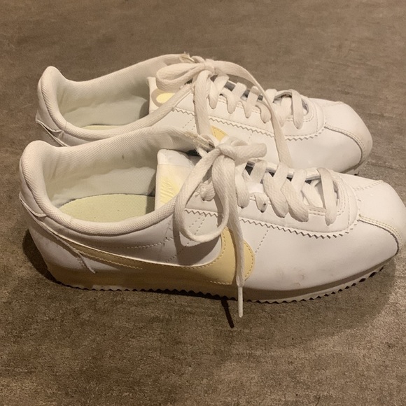 WOMENS NIKE CLASSIC CORTEZ - Picture 2 of 3